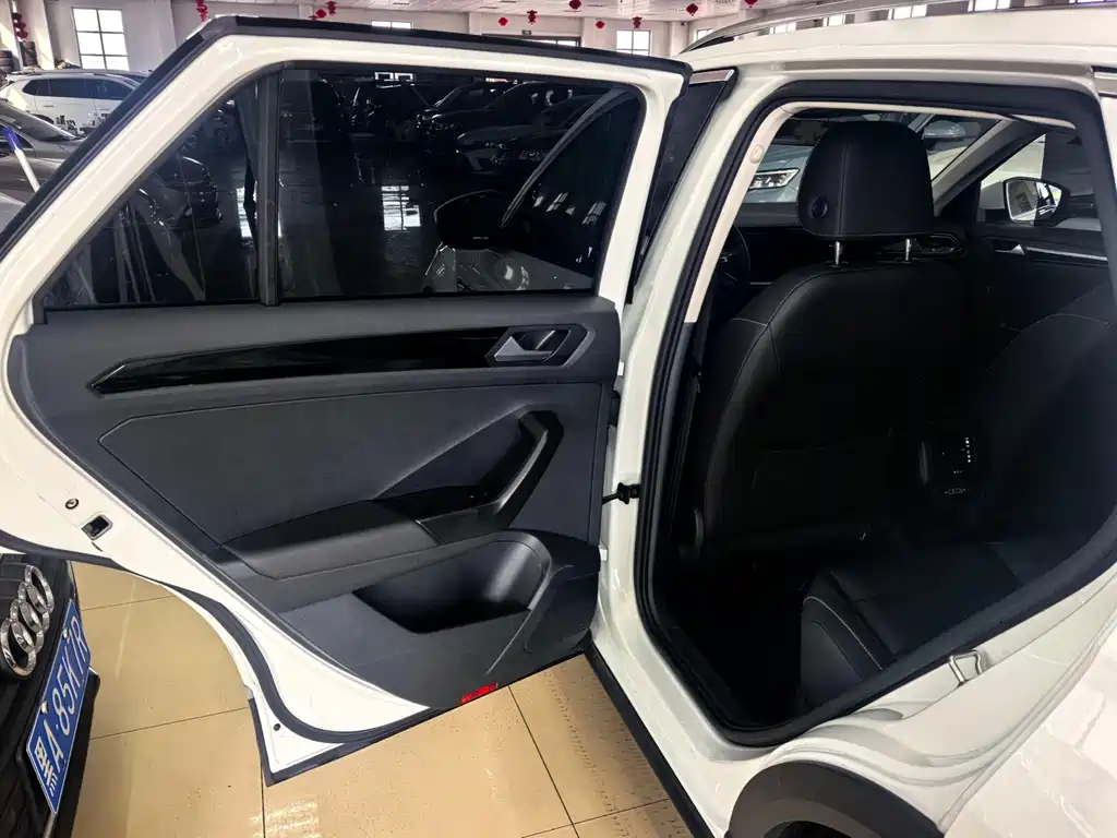 VOLKSWAGEN T ROC EXPLORING SONGS