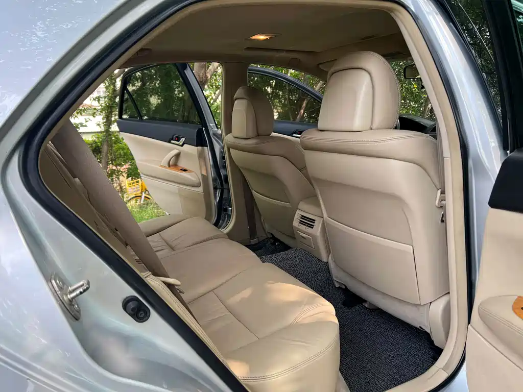 Toyota Reiz — миниатюра 6