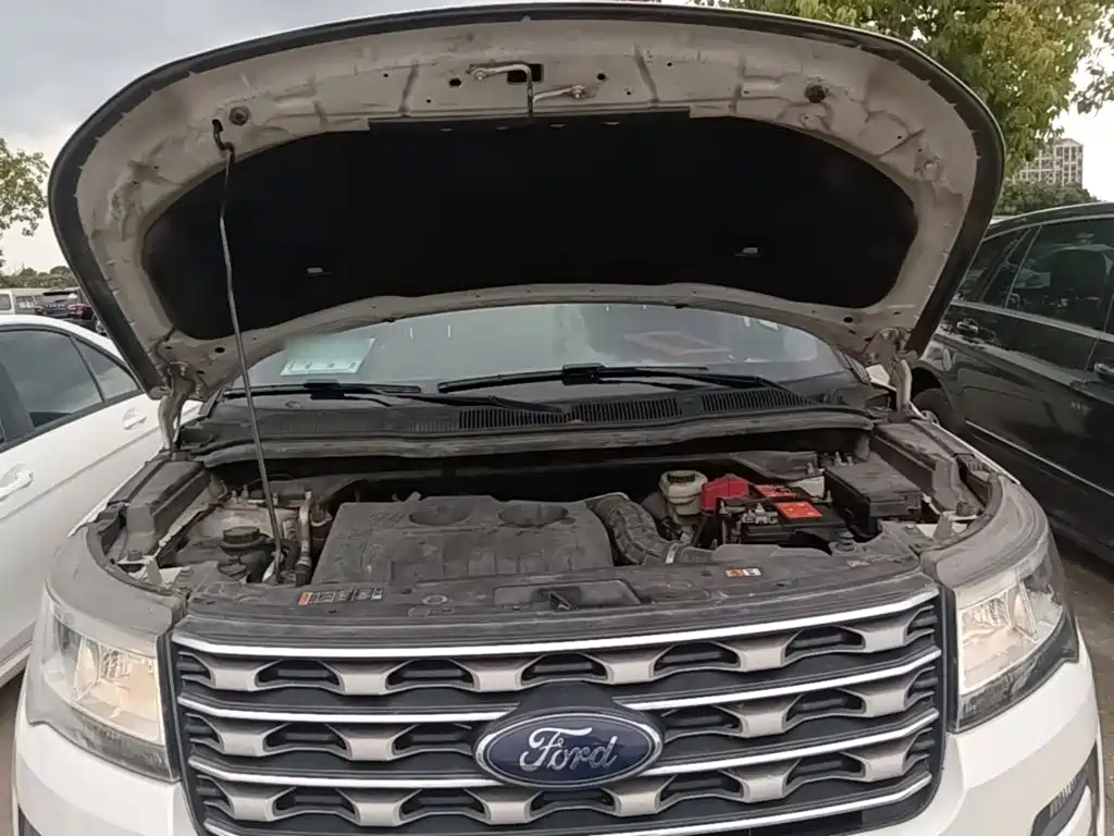 Ford Explorer (Import) — миниатюра 20