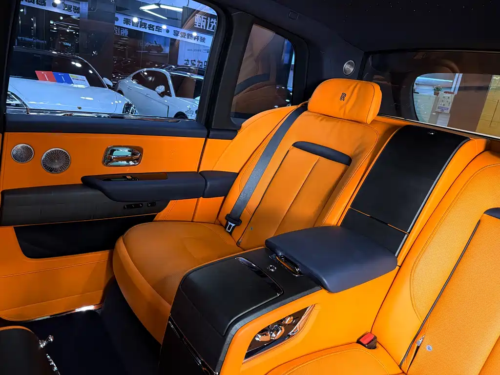 Rolls-Royce Cullinan 2024 мест