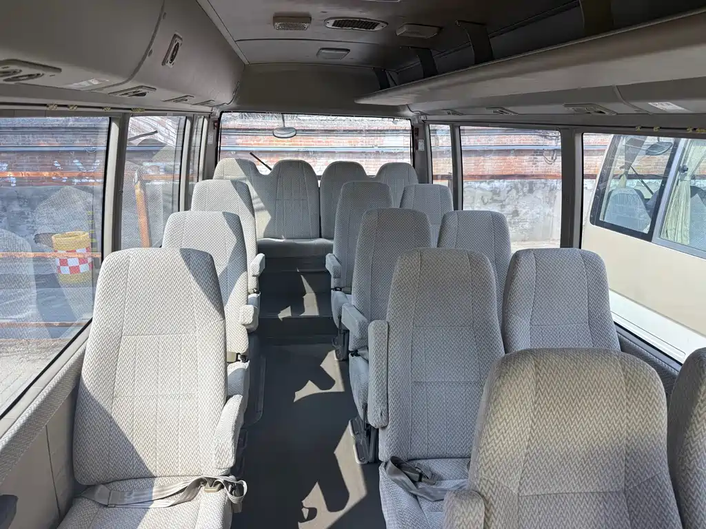 Toyota Coaster — миниатюра 13