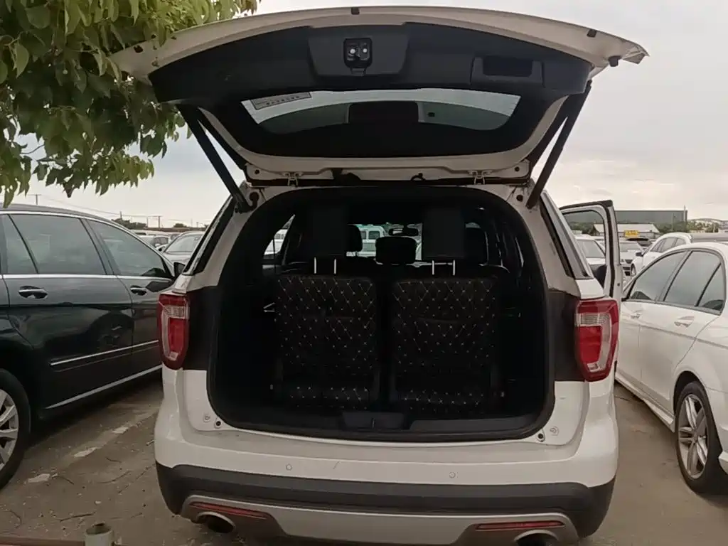 Ford Explorer (Import) — миниатюра 19