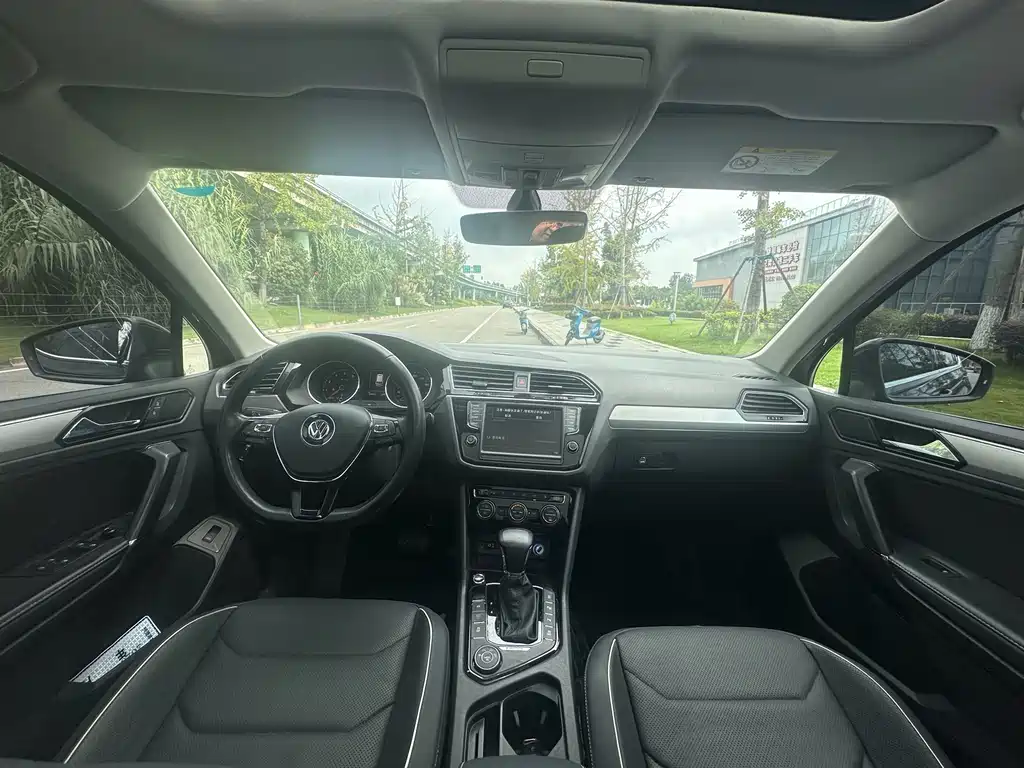 Volkswagen Tiguan L — миниатюра 14