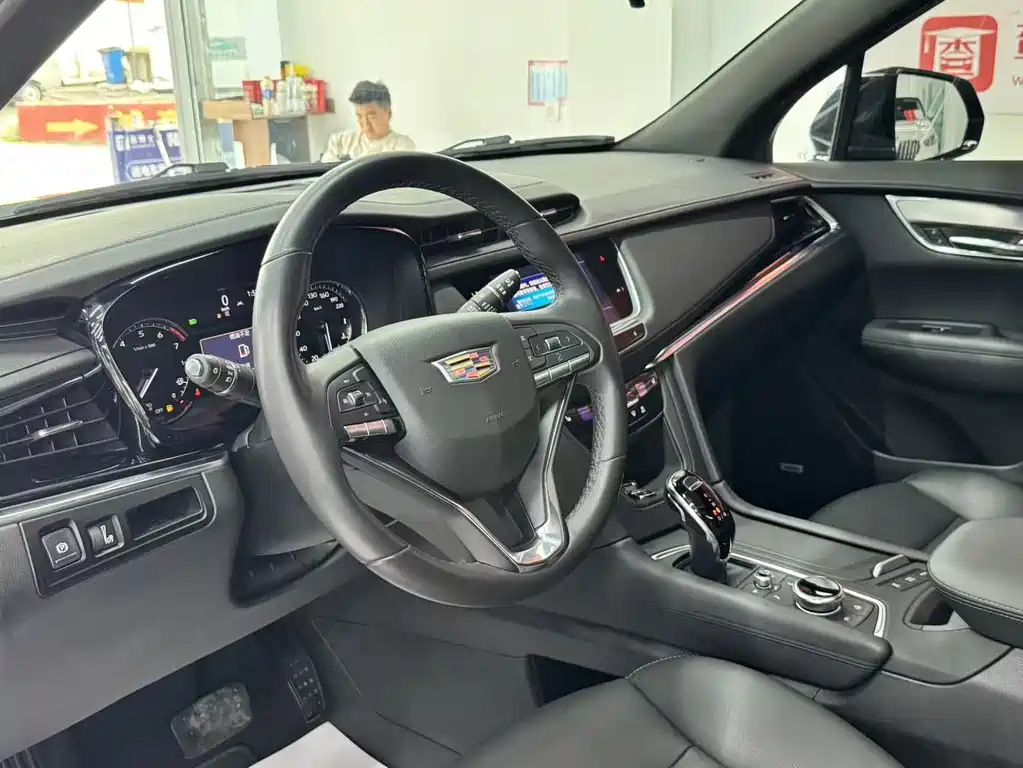 Cadillac XT6 2022 2.0T мест