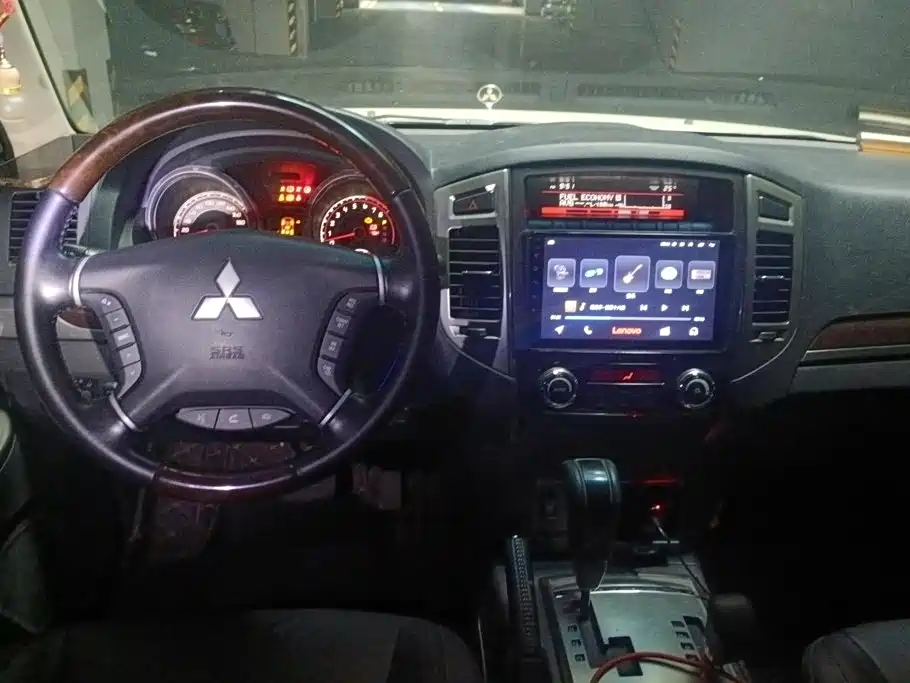 Mitsubishi Pajero (Import) — миниатюра 12