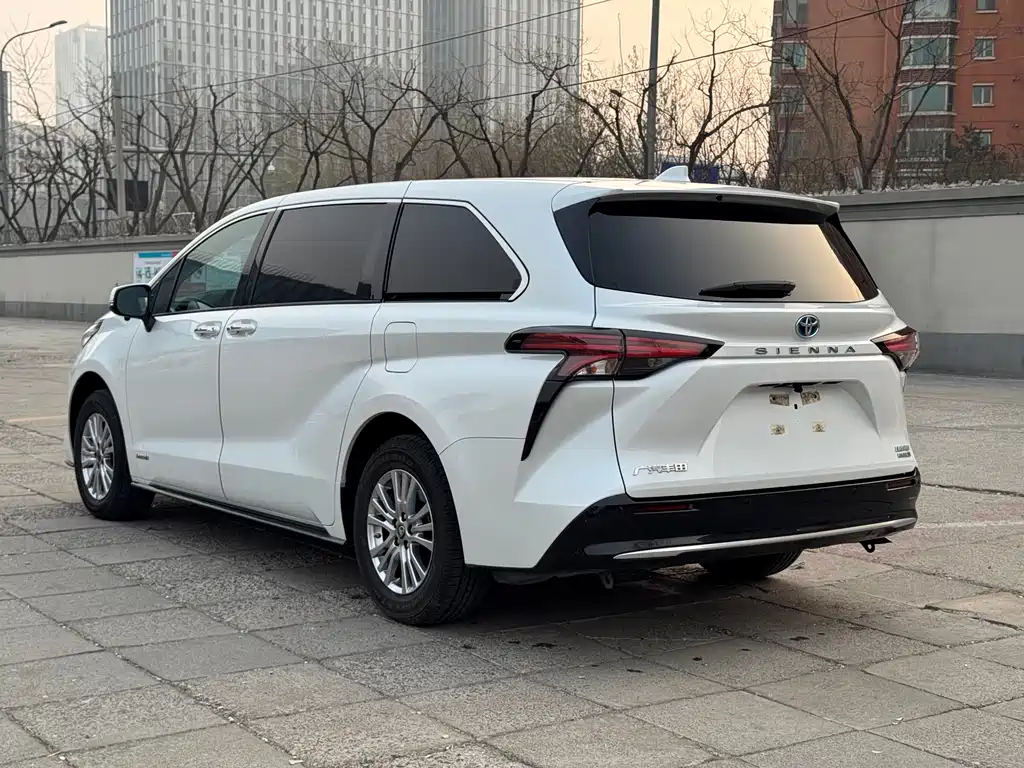 TOYOTA SIENNA
