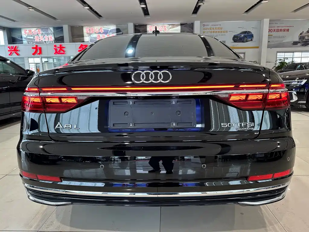 AUDI A8