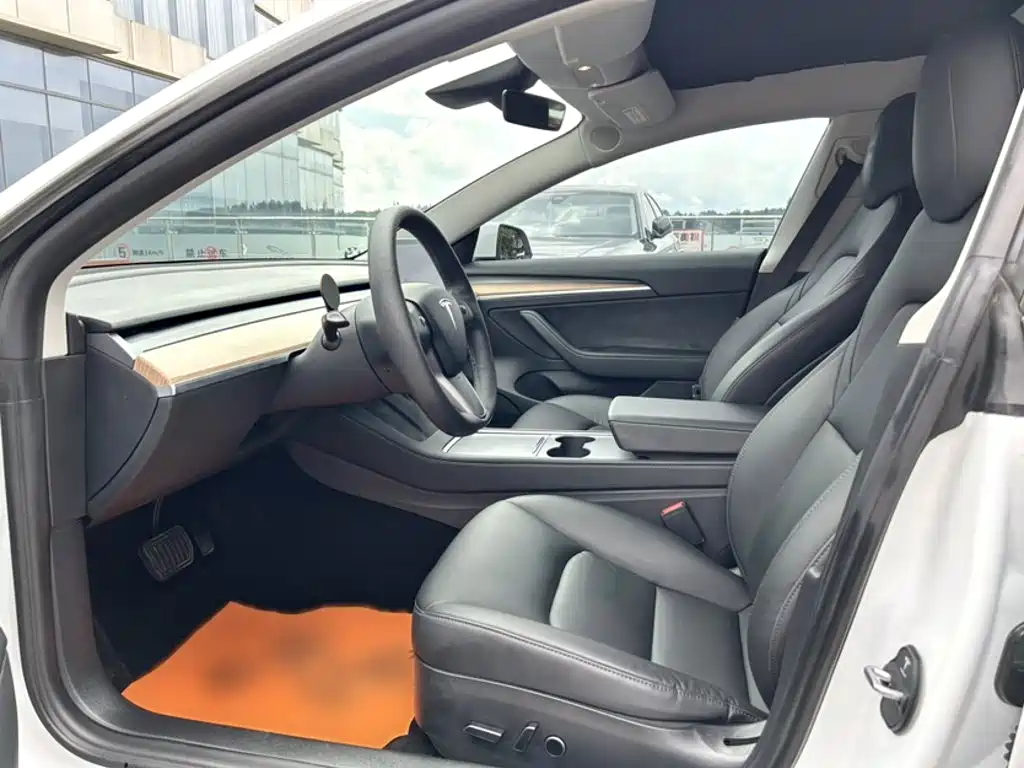 Tesla Model 3 — миниатюра 18