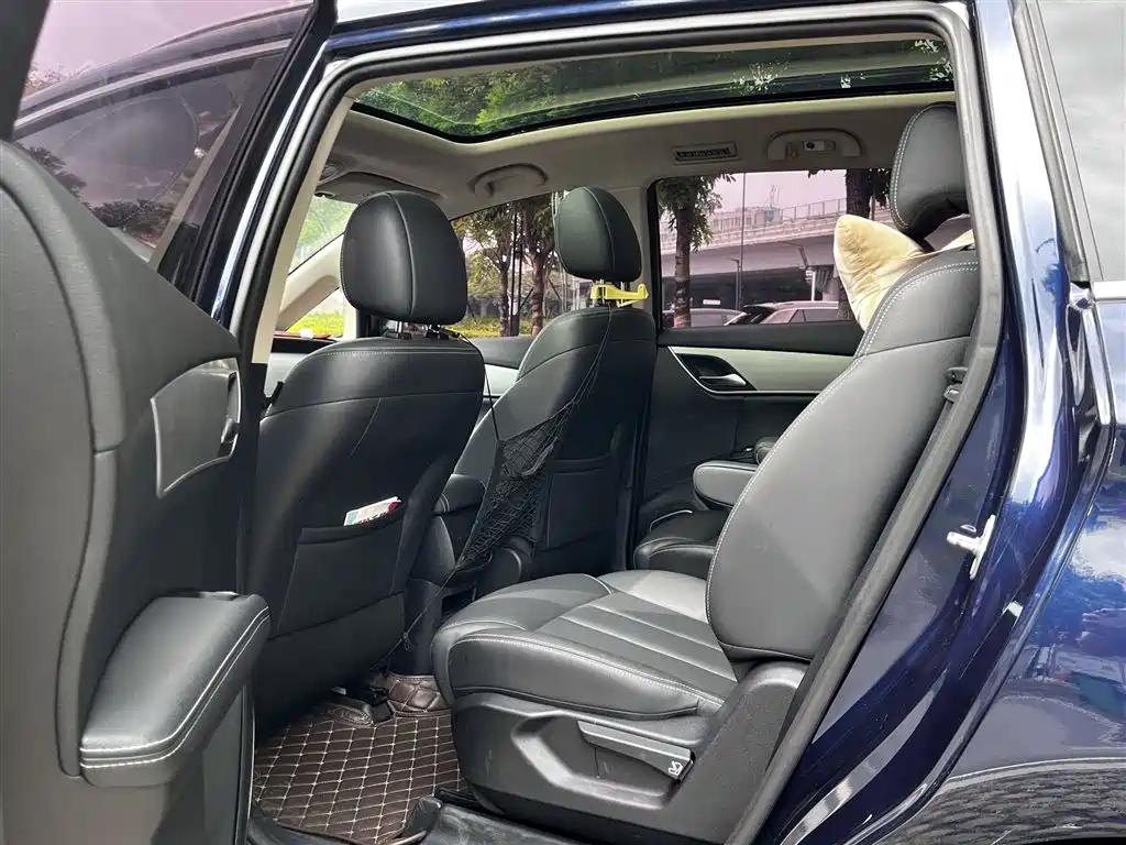 BYD MAX — миниатюра 12