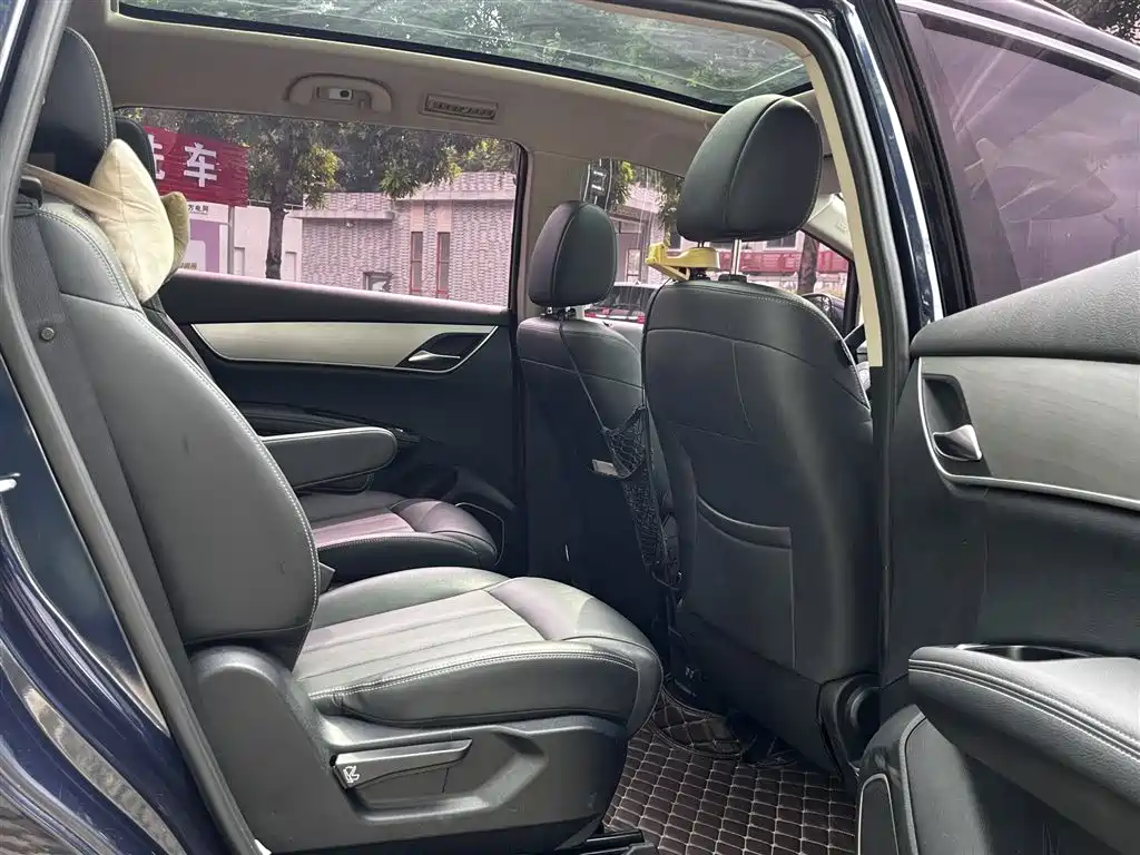 BYD MAX — миниатюра 17