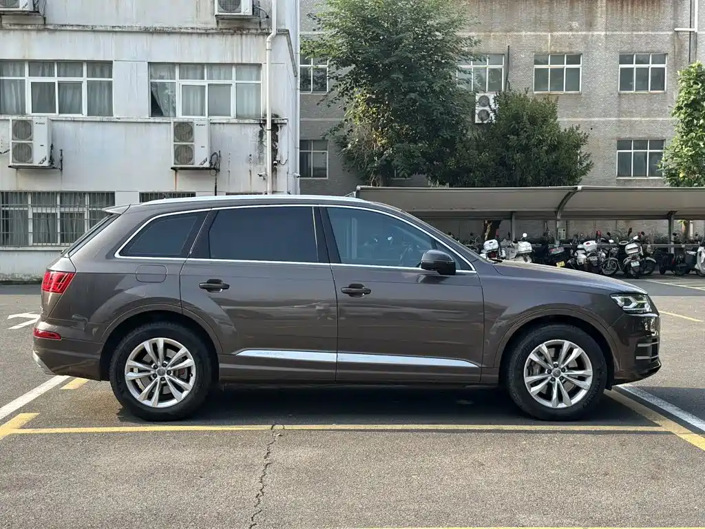 Audi Q7 — миниатюра 5