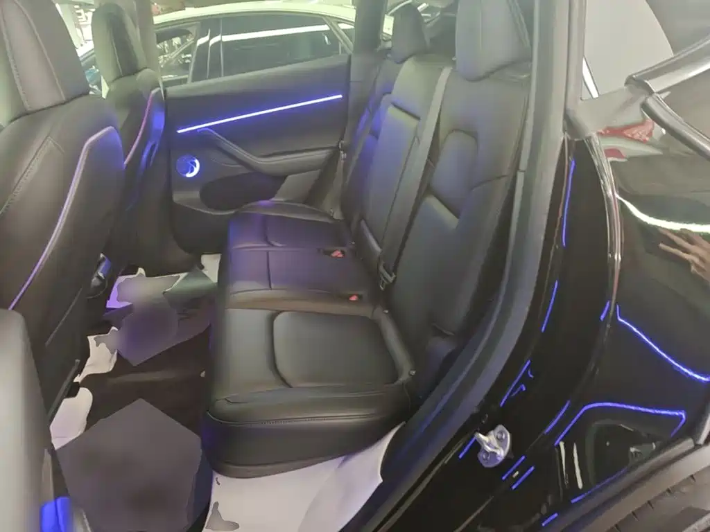 Tesla Model Y — миниатюра 17