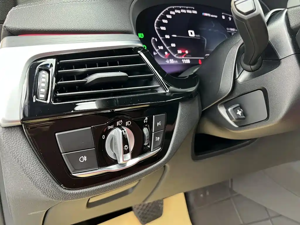 BMW 5 Series — миниатюра 14