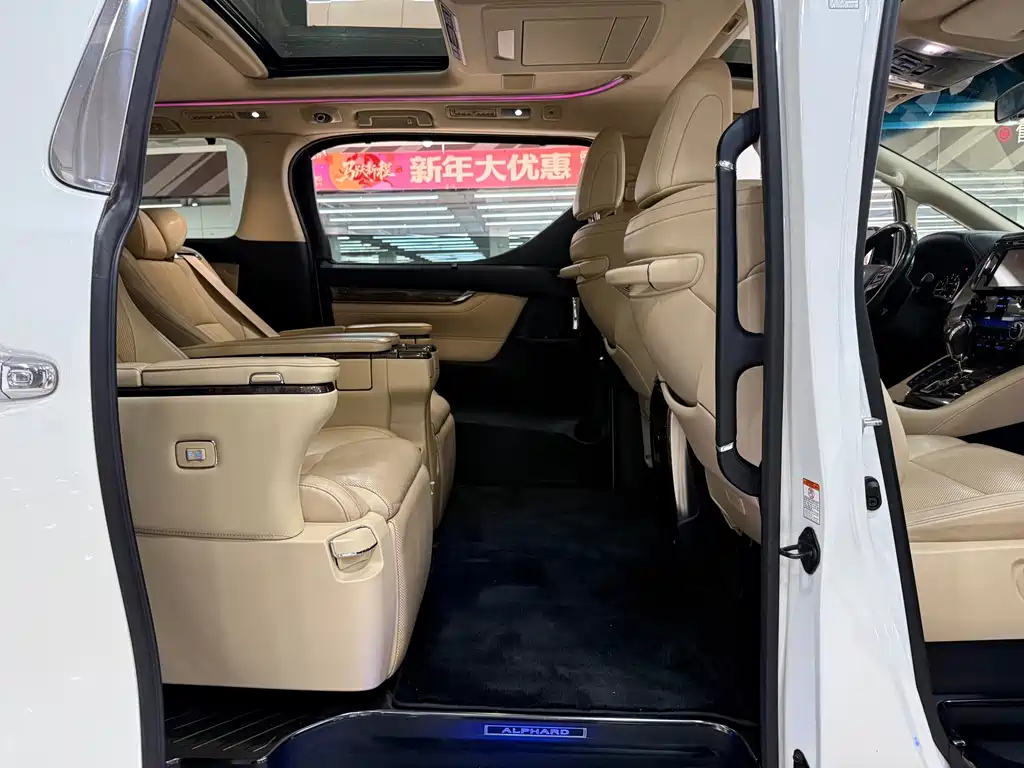 Toyota Alphard — миниатюра 15