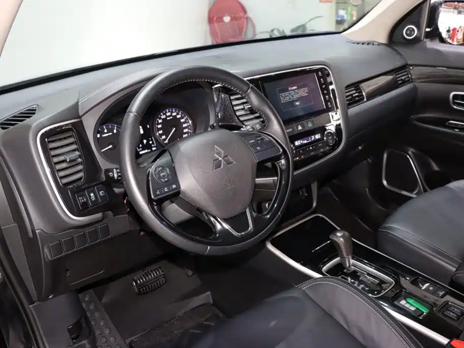 Mitsubishi Outlander 2020 2.0L Enjoy 5 мест