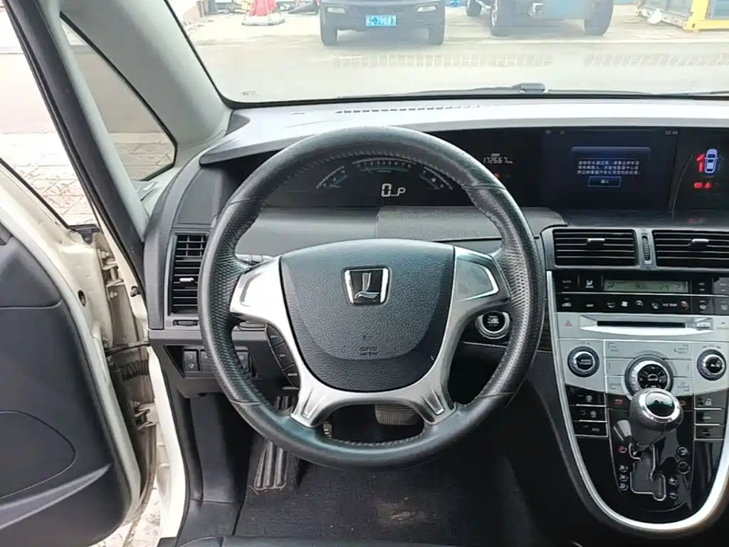 Luxgen Big 7 MPV — миниатюра 11