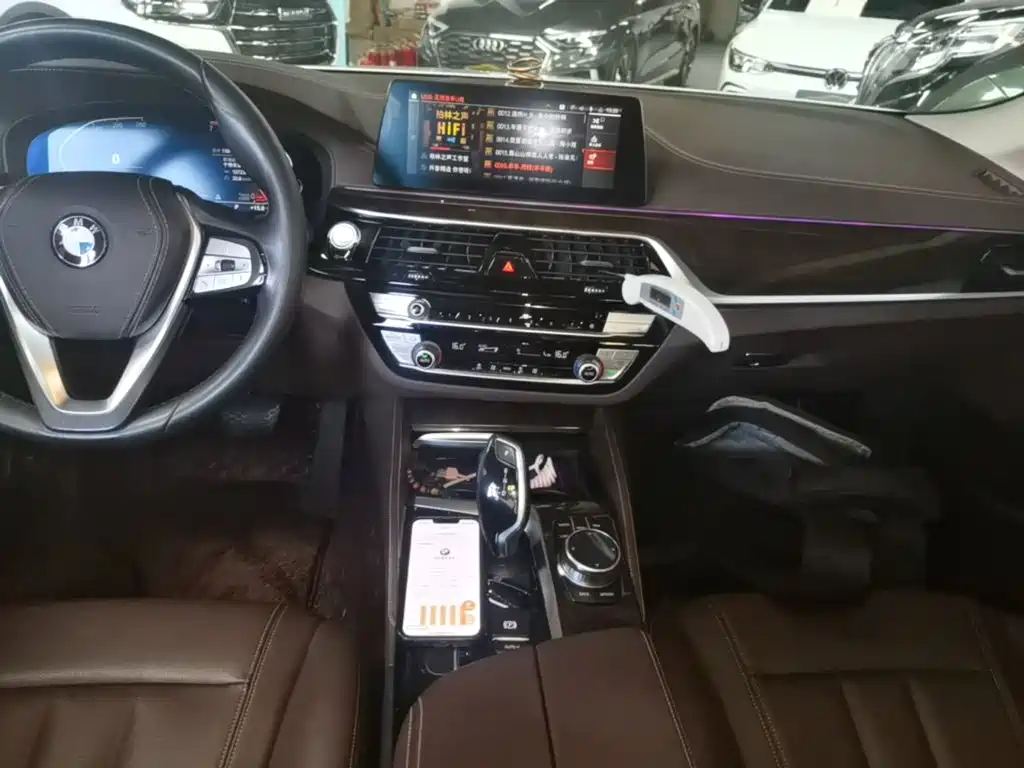 BMW 5 Series — миниатюра 13