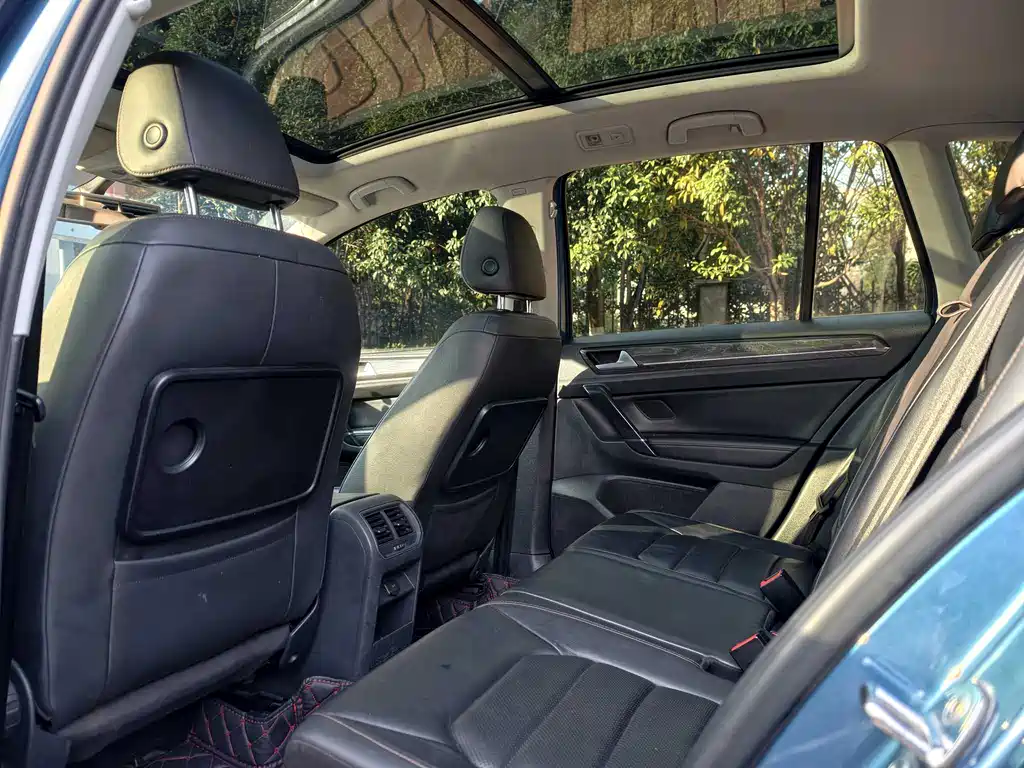 Volkswagen Golf · 2016 230TSI AT Luxury