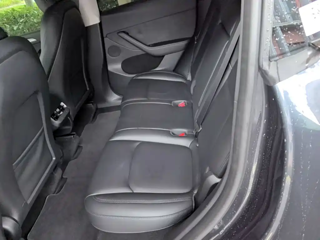 Tesla Model Y — миниатюра 17