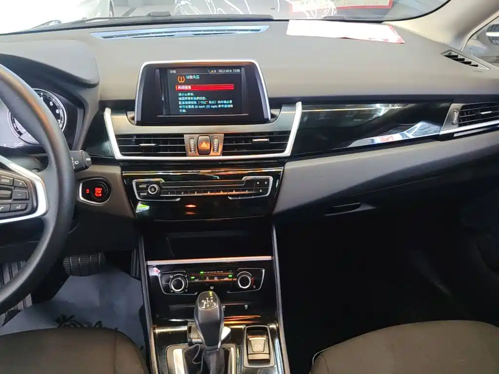 BMW 2 Series Active Tourer — миниатюра 9