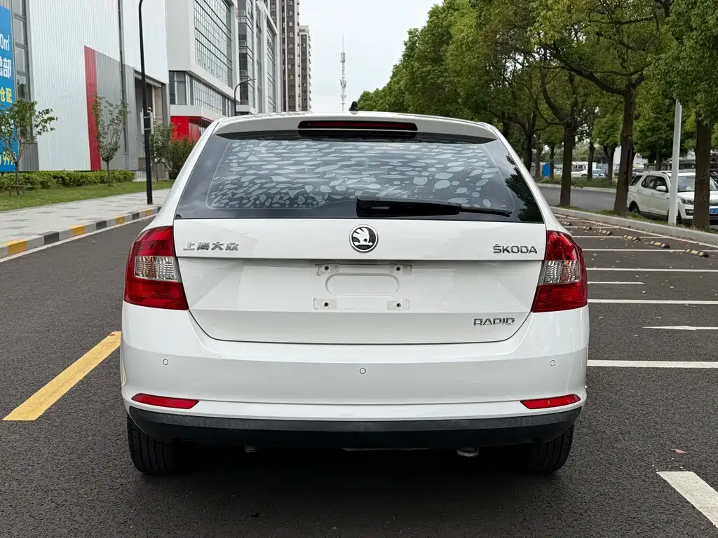 Skoda Rapid Spaceback — миниатюра 5
