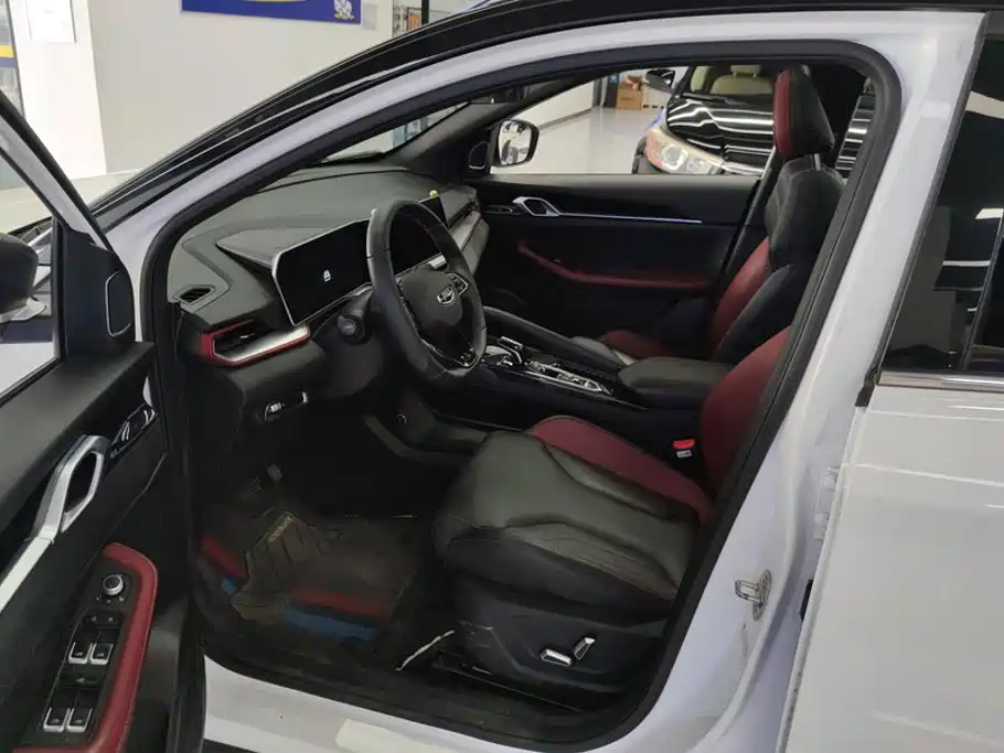 Geely Binyue — миниатюра 9