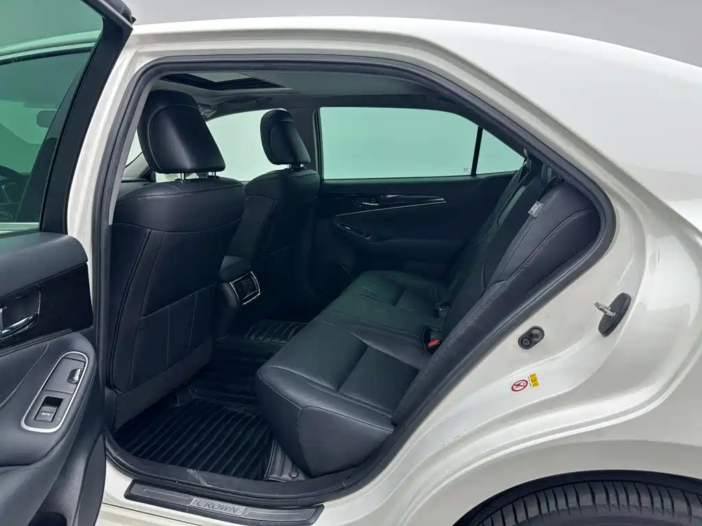 Toyota Crown — миниатюра 17