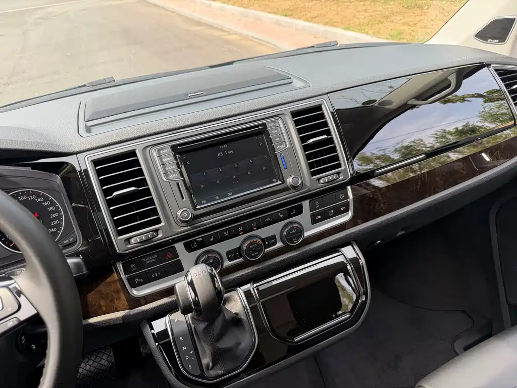 Volkswagen Multivan — миниатюра 9