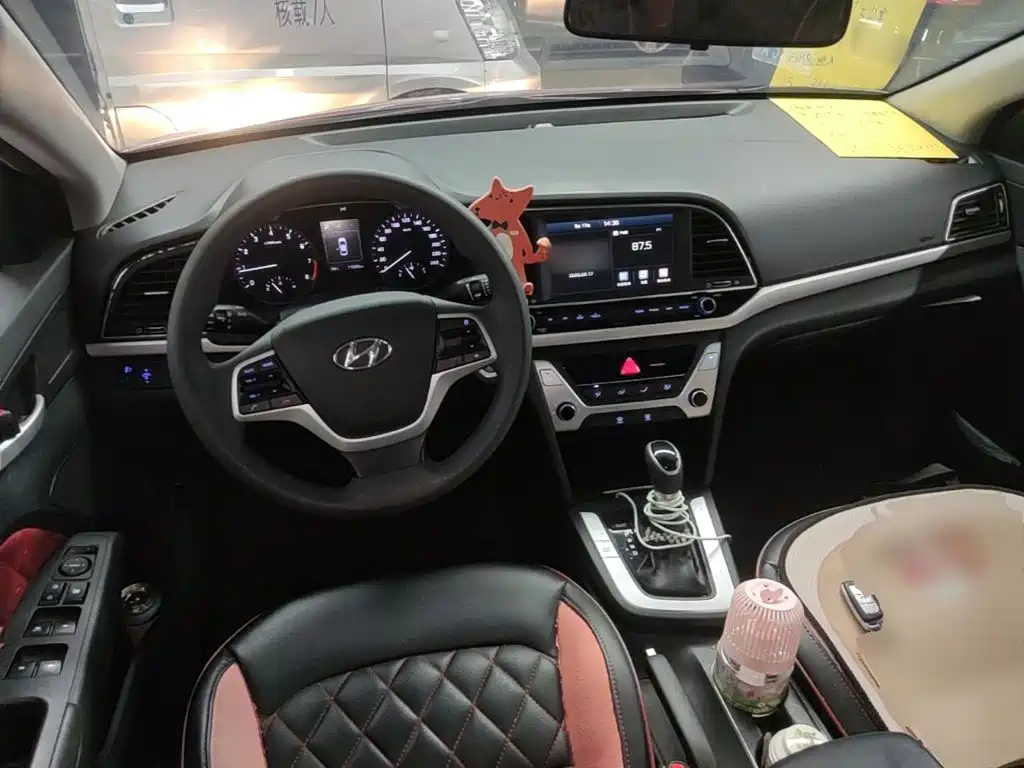Hyundai Elantra — миниатюра 10