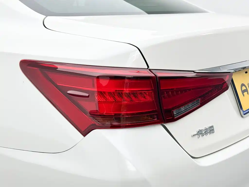 Toyota Crown — миниатюра 28