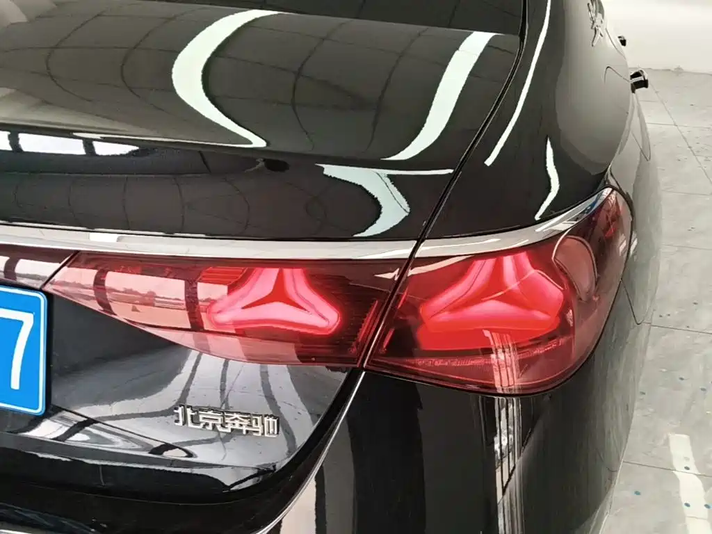 Mercedes-Benz E-Class — миниатюра 8
