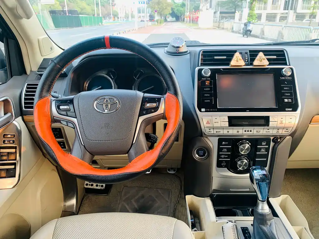 TOYOTA PRADO