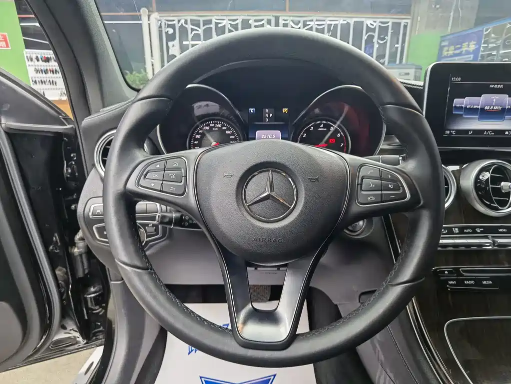 Mercedes-Benz GLC — миниатюра 10
