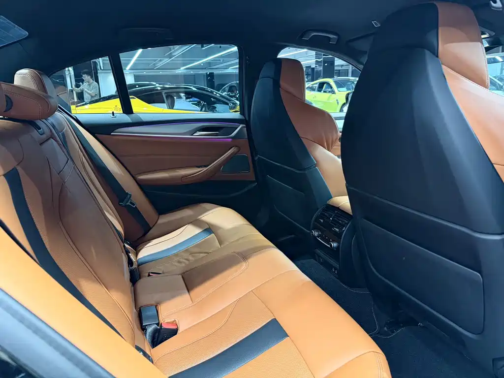 BMW M5 — миниатюра 12