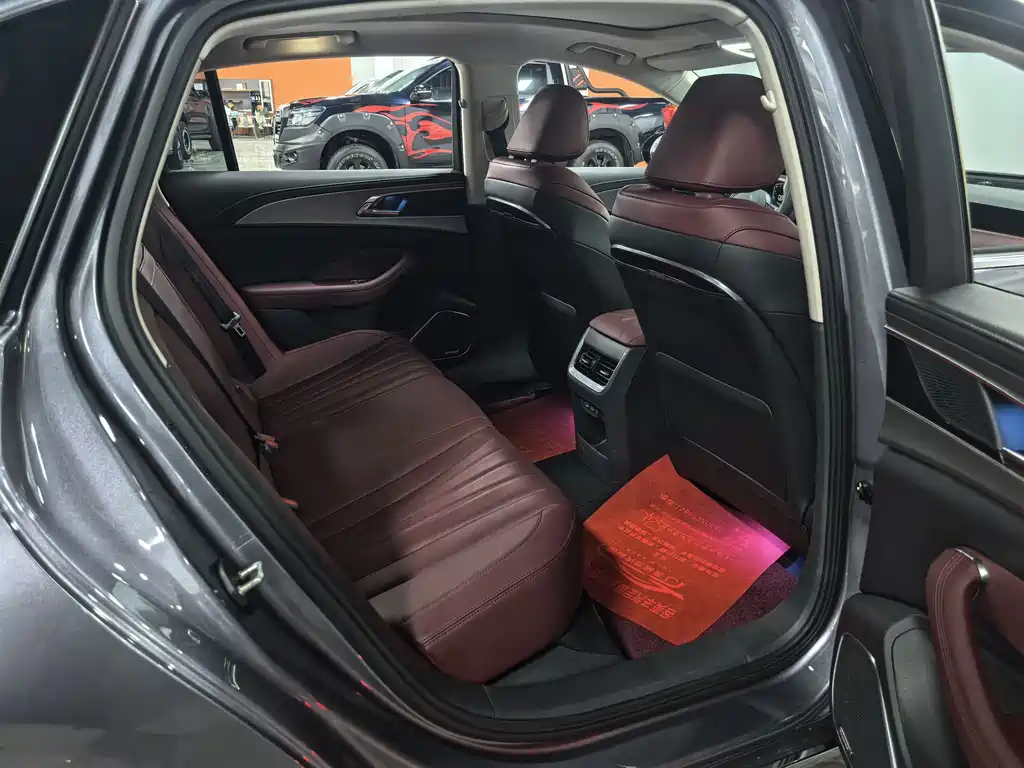 Hongqi H5 2.0T Auto Connected Flagship Enjoy Edition, фото 16
