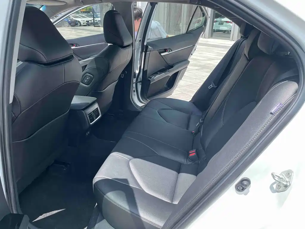 Toyota Camry — миниатюра 11