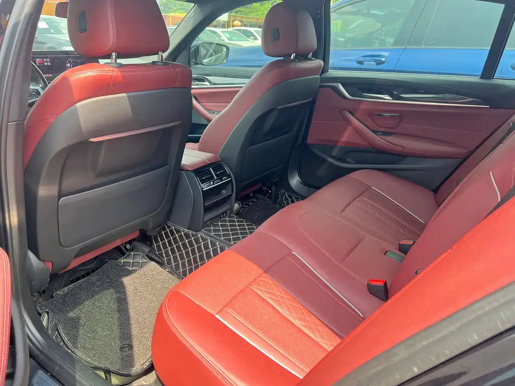 BMW 5 Series — миниатюра 3