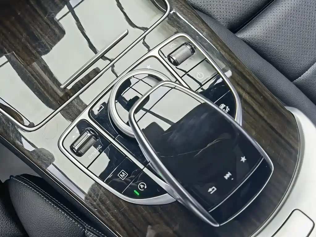 Mercedes-Benz GLC — миниатюра 12