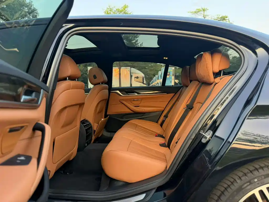BMW 5 Series — миниатюра 6