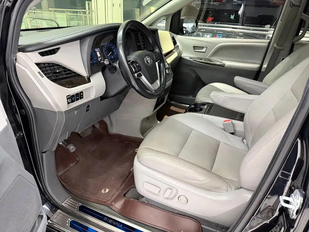 Toyota Sienna — миниатюра 8