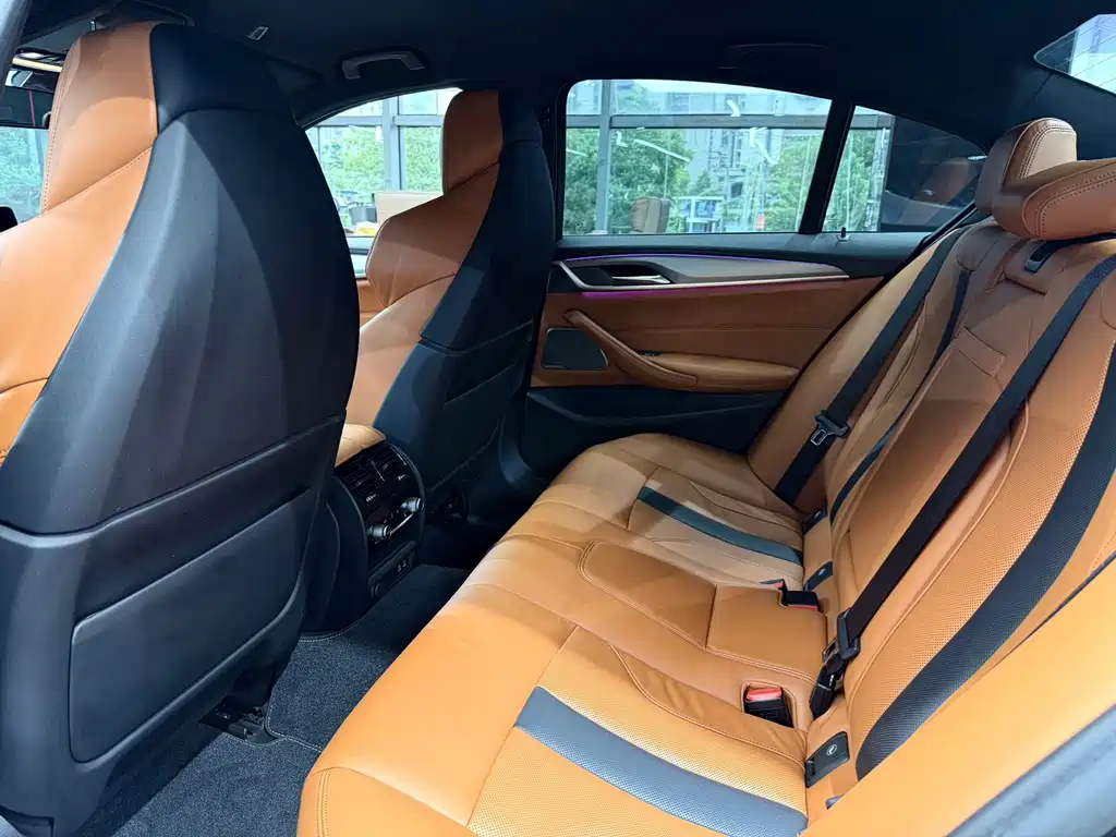 BMW M5 — миниатюра 9