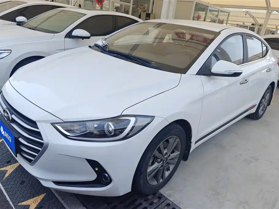 Купить Hyundai Elantra