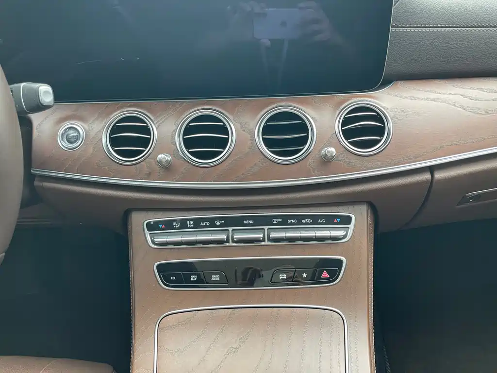 Mercedes-Benz E-Class — миниатюра 10