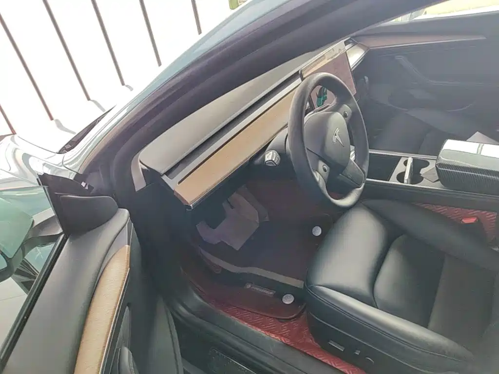 Tesla Model 3 — миниатюра 16