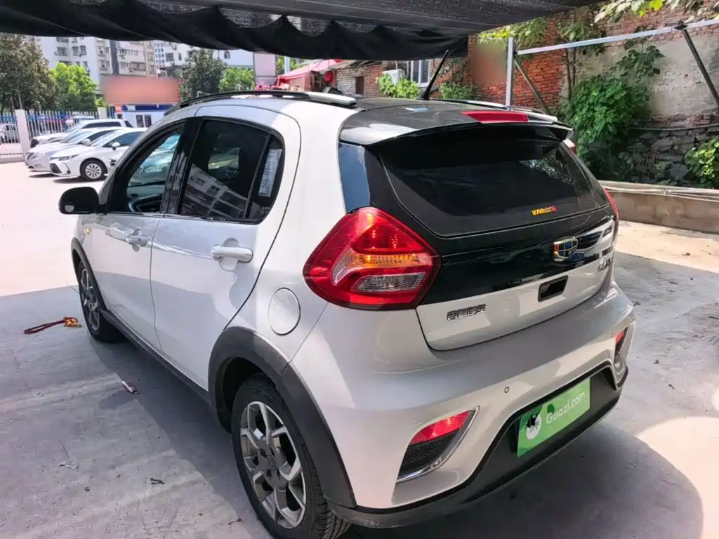 Geely Vision X1 — миниатюра 5