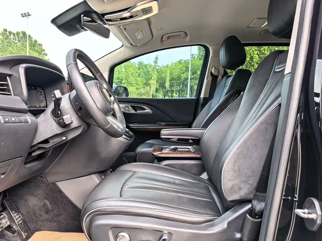 Hongqi HQ9 2023 2.0T