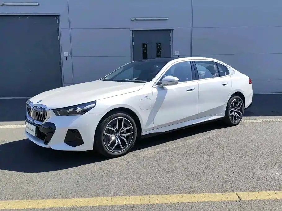 BMW i5