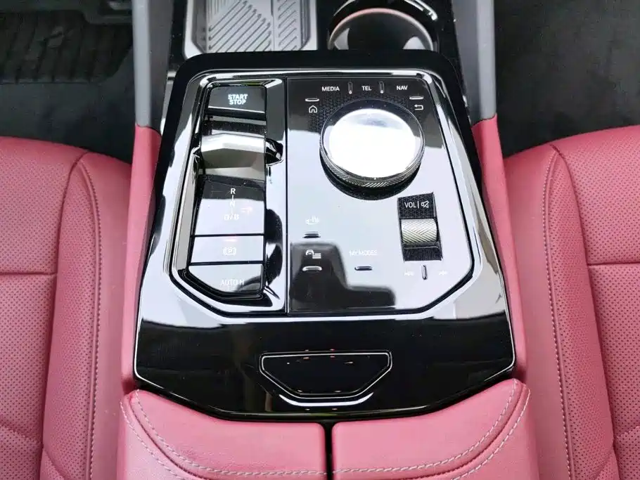 BMW i5 — миниатюра 10