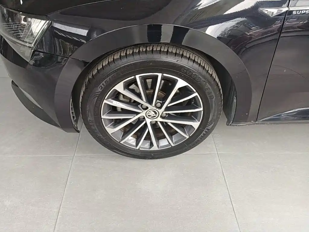 Skoda Superb — миниатюра 23