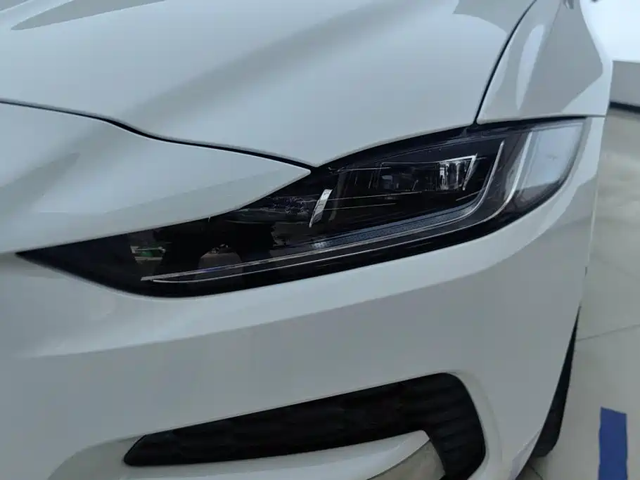 Jaguar XEL — миниатюра 5